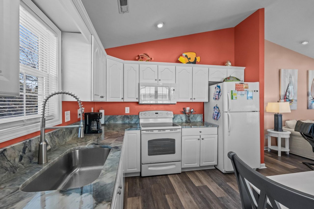 6001 - 1563 S Kings Hwy. Photo 22