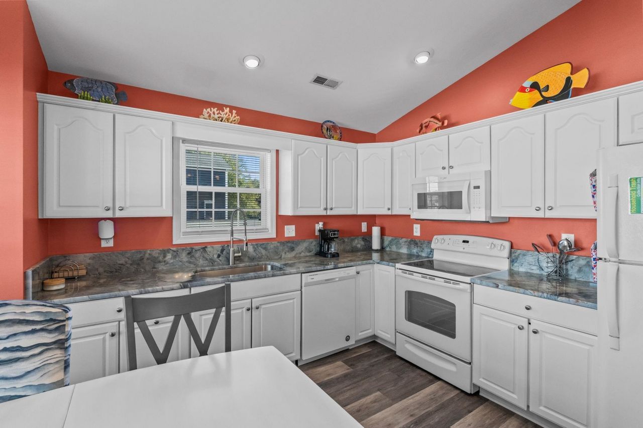 6001 - 1563 S Kings Hwy. Photo 23