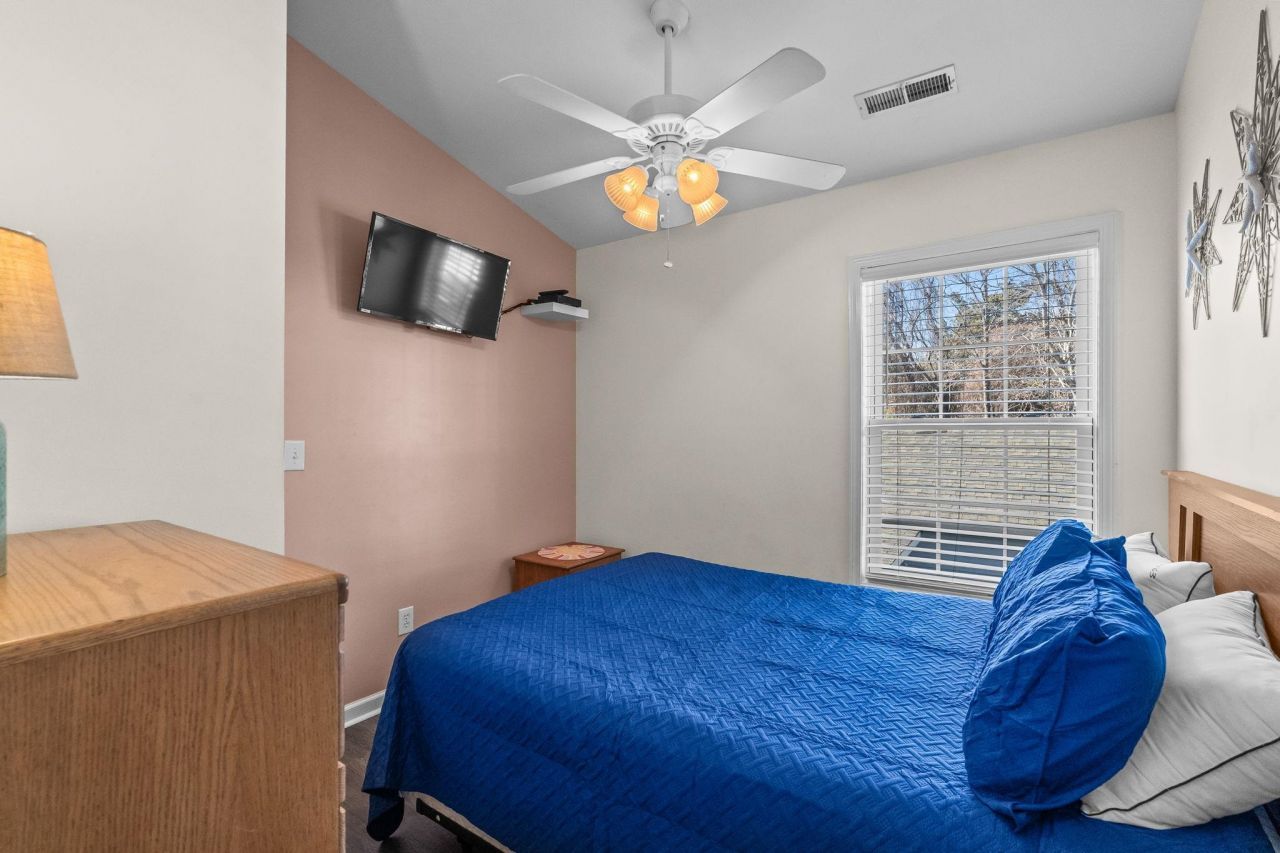 6001 - 1563 S Kings Hwy. Photo 33