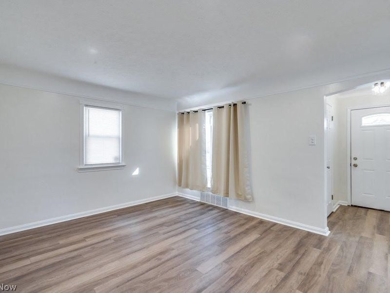 6406 Sunderland Drive, Parma, OH 44129 Photo 9