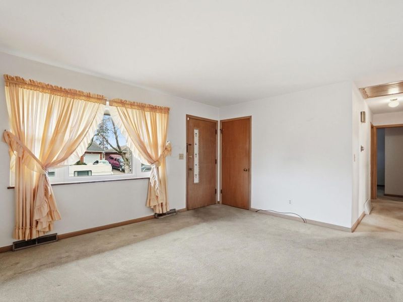 1116 Elaine Road , Columbus, OH 43227 Photo 6