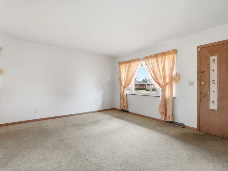 1116 Elaine Road , Columbus, OH 43227 Photo 7