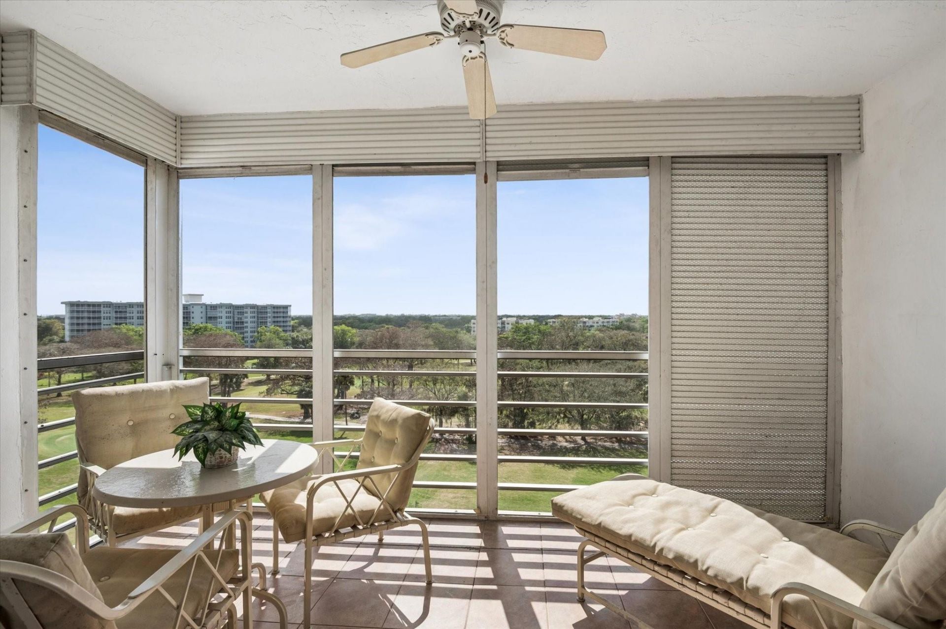 575 Oaks Lane, Unit 908, Pompano Beach, FL 33069 Photo
