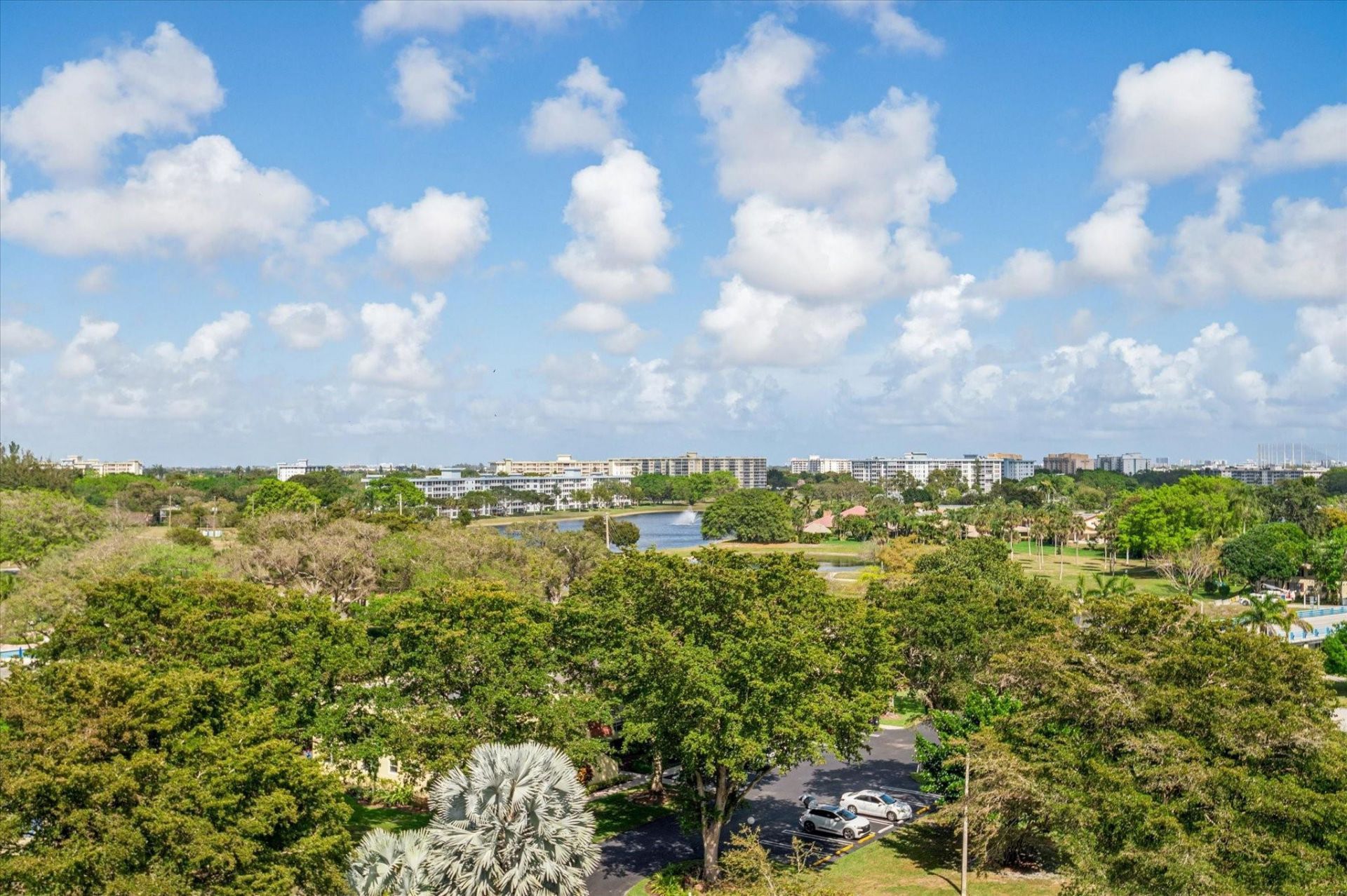 575 Oaks Lane, Unit 908, Pompano Beach, FL 33069 Photo