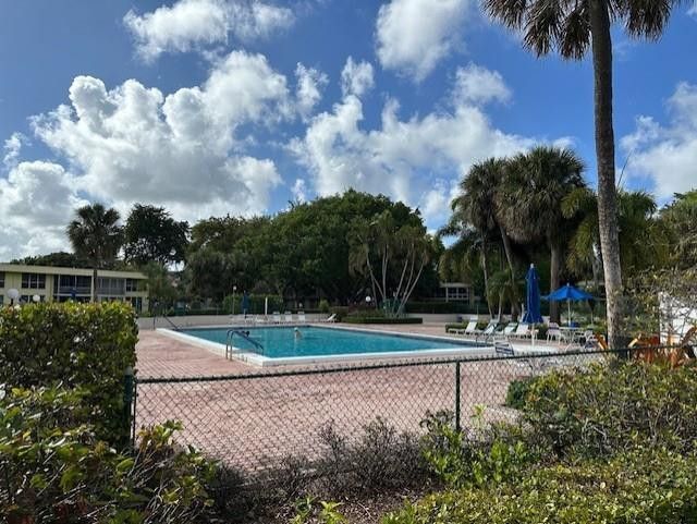 575 Oaks Lane, Unit 908, Pompano Beach, FL 33069 Photo