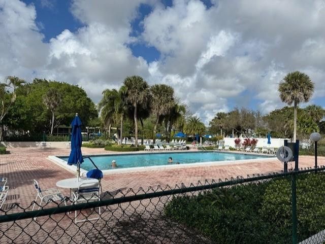 575 Oaks Lane, Unit 908, Pompano Beach, FL 33069 Photo