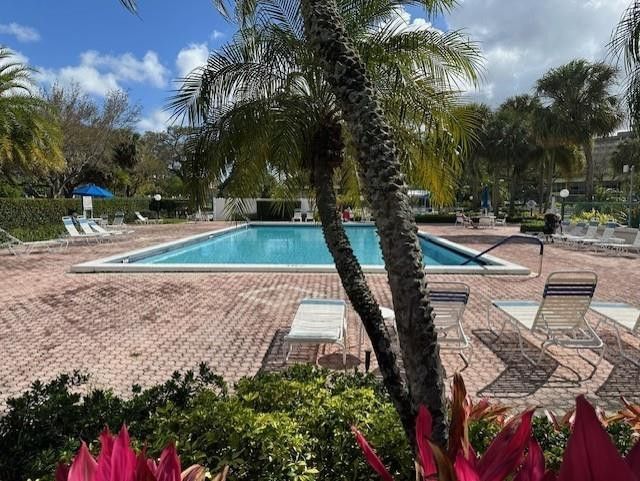 575 Oaks Lane, Unit 908, Pompano Beach, FL 33069 Photo