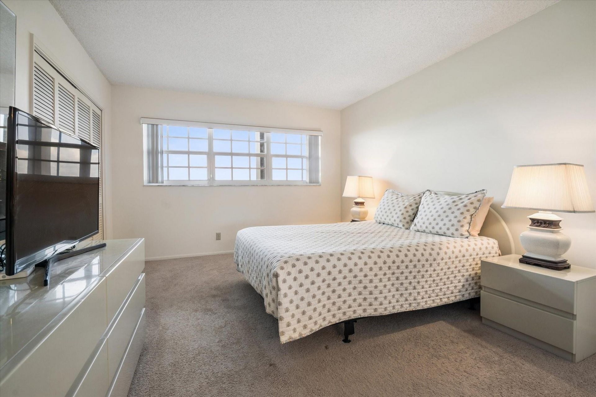 575 Oaks Lane, Unit 908, Pompano Beach, FL 33069 Photo