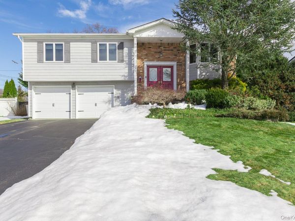 173 Fifty Acre Road S, Smithtown, NY 11787