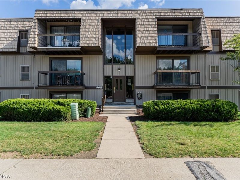 9611 Sunrise Boulevard , Unit K2, North Royalton, OH 44133 Photo 2