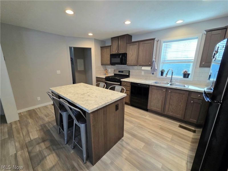 444 Westwoods , Amherst, OH 44001 Photo 6