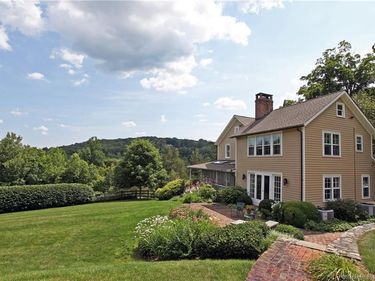 32 Leach Hollow, Sherman, CT 06784