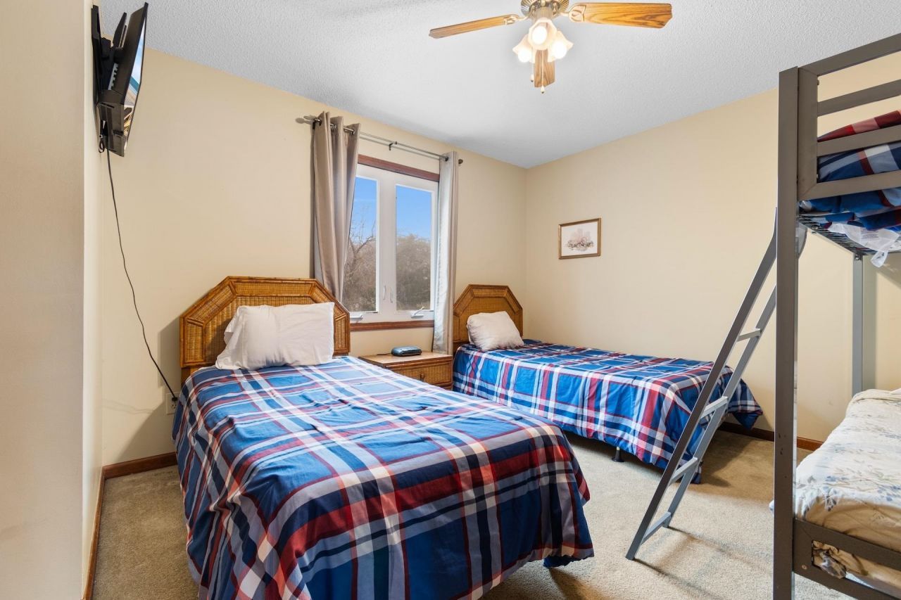 2010 Sand Dunes Dr. Photo 13