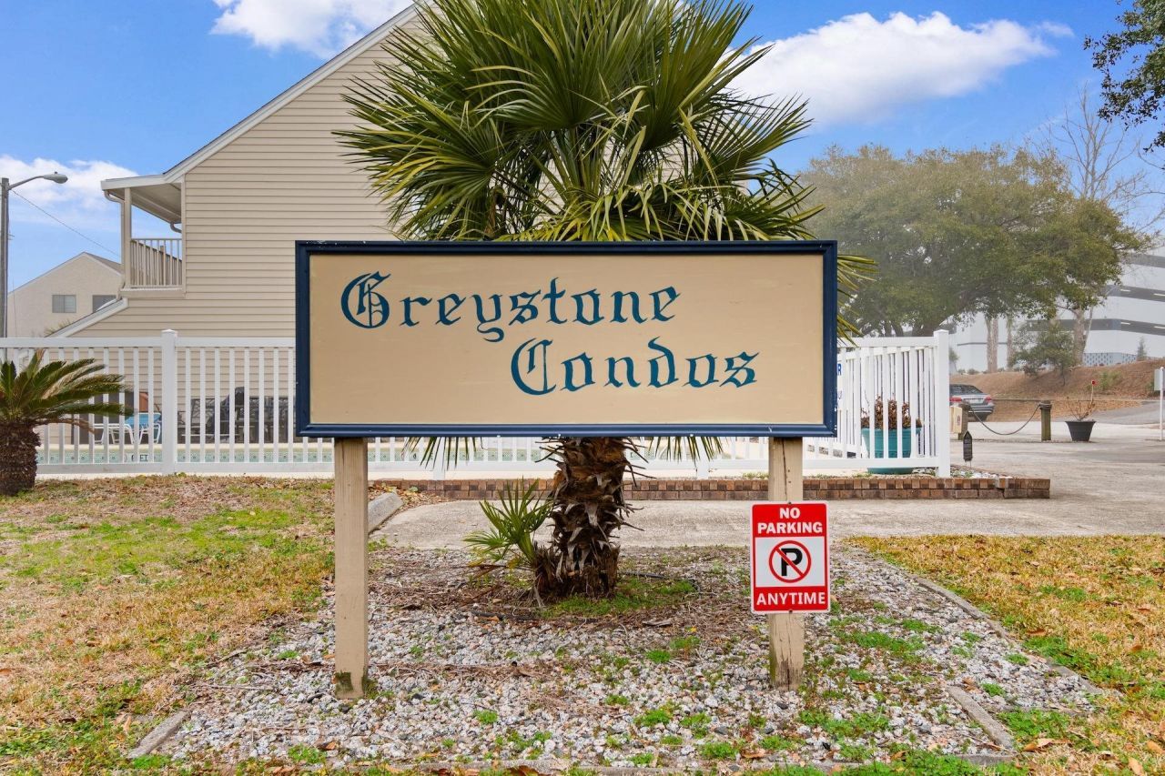 2010 Sand Dunes Dr. Photo 20