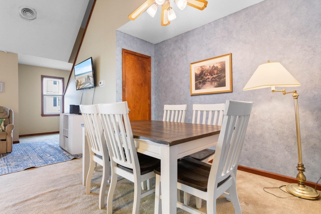 2010 Sand Dunes Dr. Photo 4