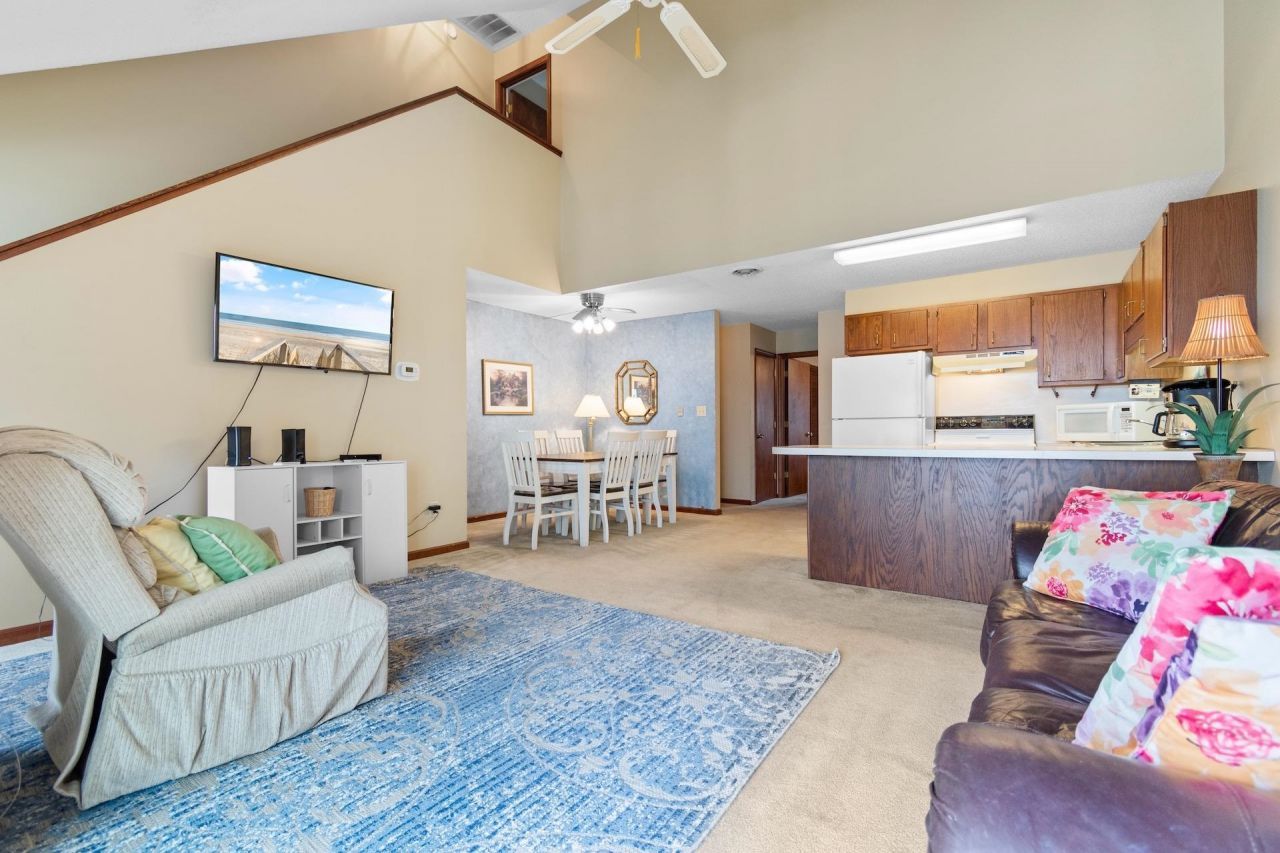 2010 Sand Dunes Dr. Photo 6