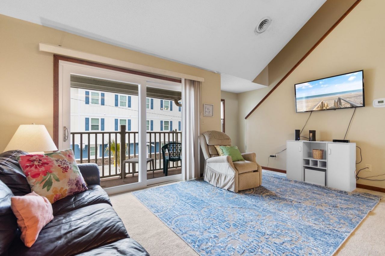 2010 Sand Dunes Dr. Photo 7