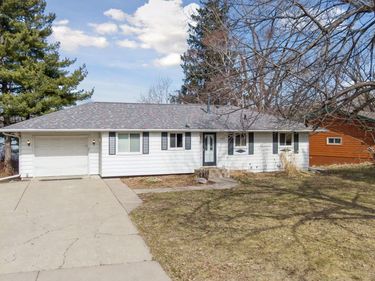 8420 Meadow Lake Road E, New Hope, MN 55428