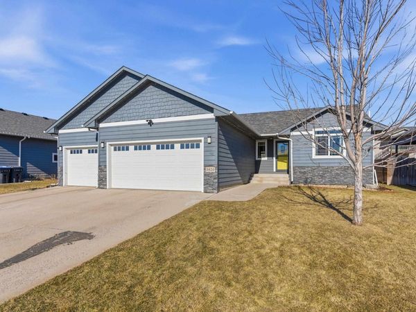3820 S Attalia Ct, Sioux Falls, SD 57110