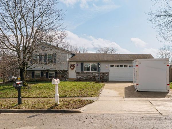 500 Meadows Boulevard , Pickerington, OH 43147