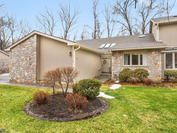 35 Roberts Cir, Bernards, NJ 07920