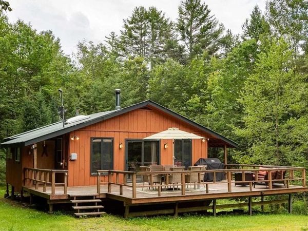 292 Tallwood Circle, Londonderry, VT 05155