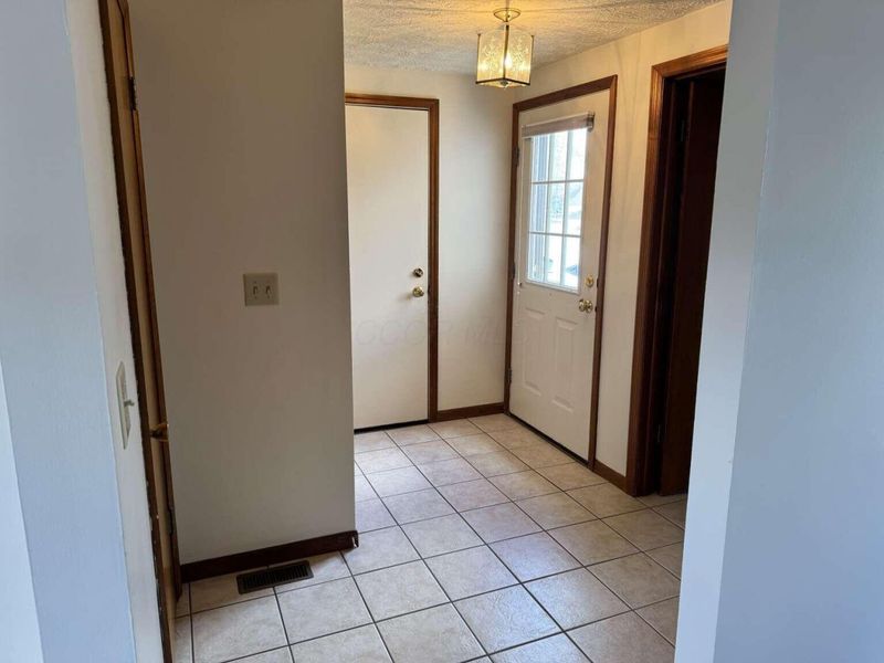 5701 Shannon Heights Boulevard, Dublin, OH 43016 Photo 4