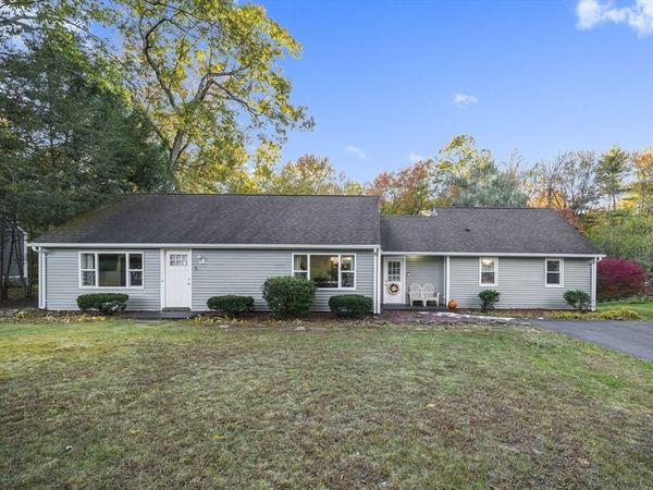 5 Edgewood Rd, Wilbraham, MA 01095