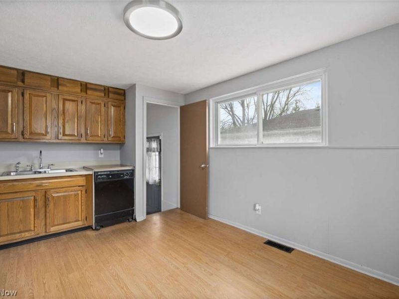 553 Delaware Avenue, Elyria, OH 44035 Photo 10