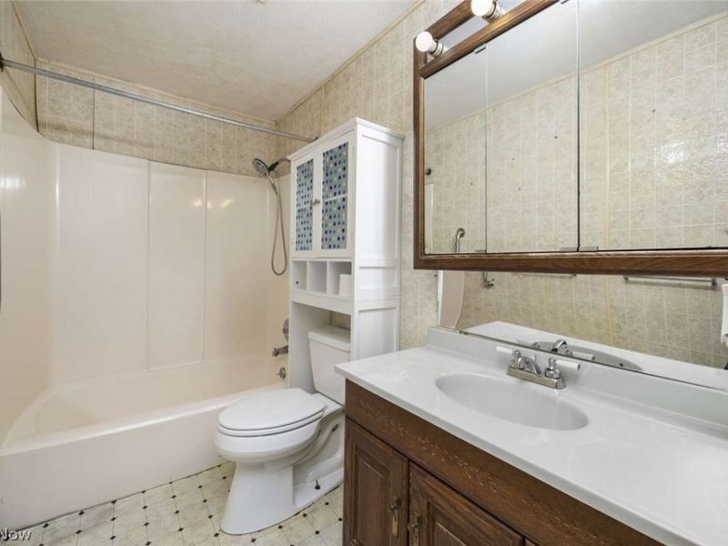 553 Delaware Avenue , Elyria, OH 44035 Photo 14