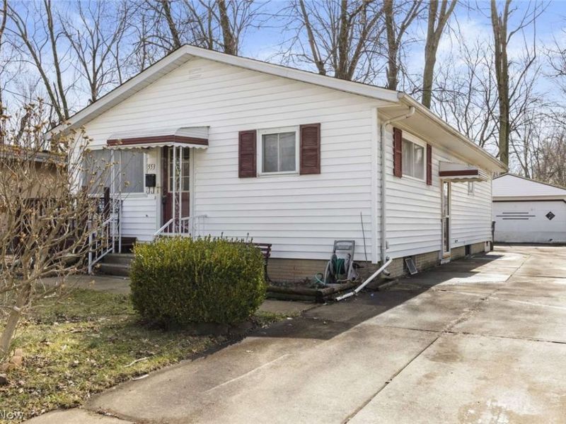 553 Delaware Avenue , Elyria, OH 44035 Photo 2
