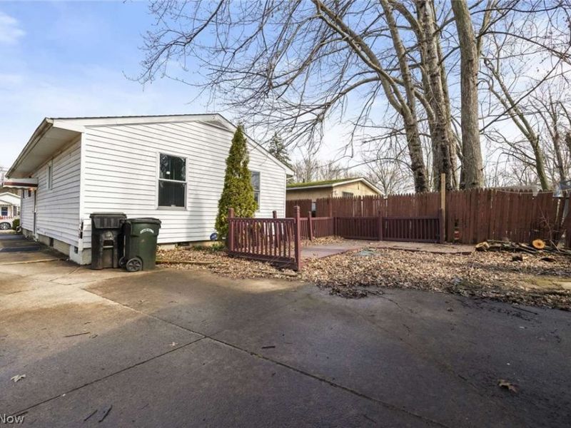 553 Delaware Avenue , Elyria, OH 44035 Photo 24