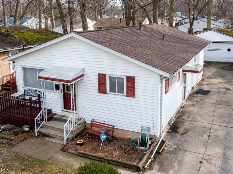 553 Delaware Avenue , Elyria, OH 44035 Photo 3