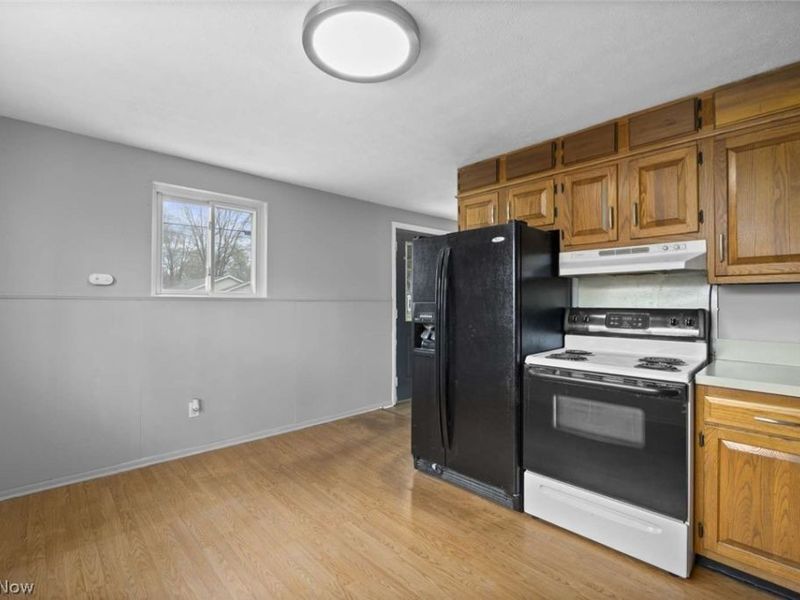 553 Delaware Avenue, Elyria, OH 44035 Photo 9