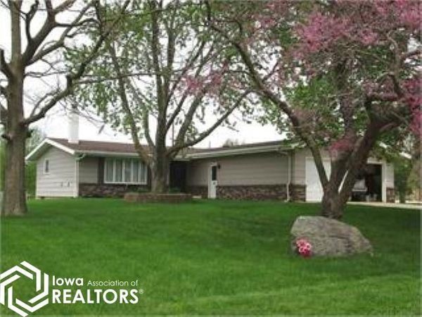 101 Elizabeth Street W, Grand Junction, IA 50107