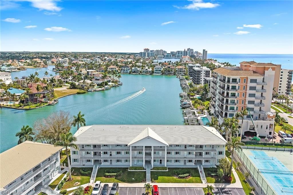 10682 Gulf Shore Dr, Unit C305, Naples, FL 34108 Photo