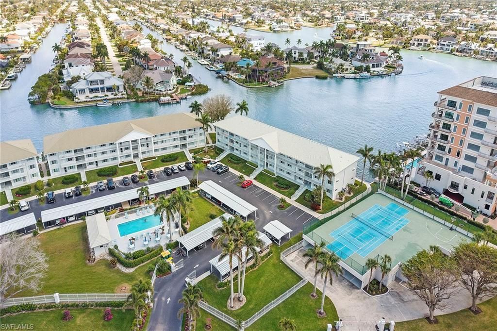 10682 Gulf Shore Dr, Unit C305, Naples, FL 34108 Photo