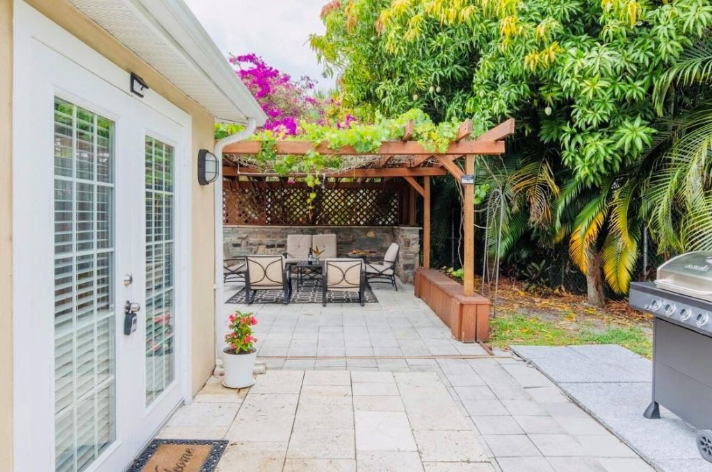 279 Hach Ln (2/1), West Palm Beach, FL 33415 Photo