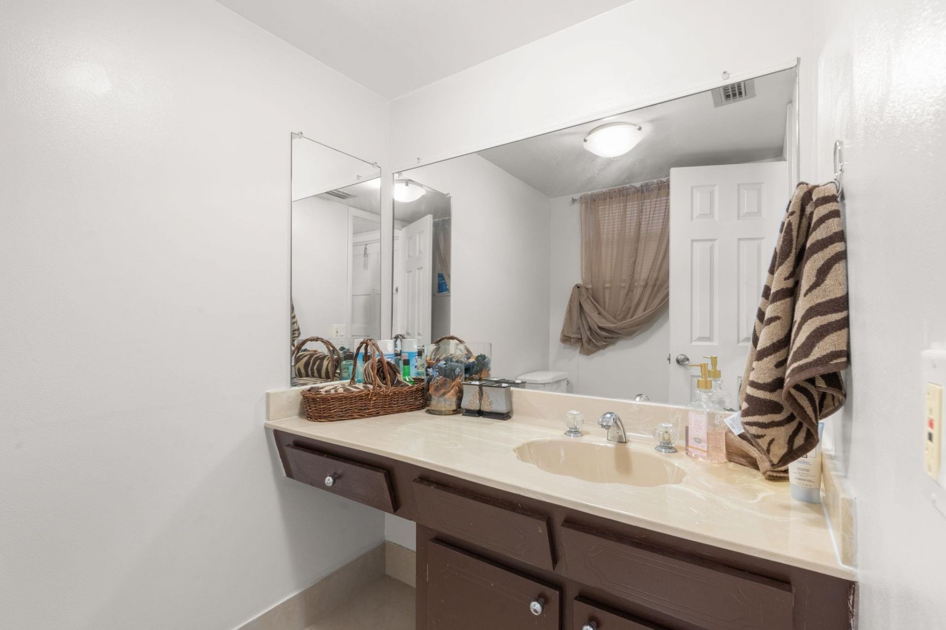 4191 NW 41st Street, Unit 214, Lauderdale Lakes, FL 33319 Photo