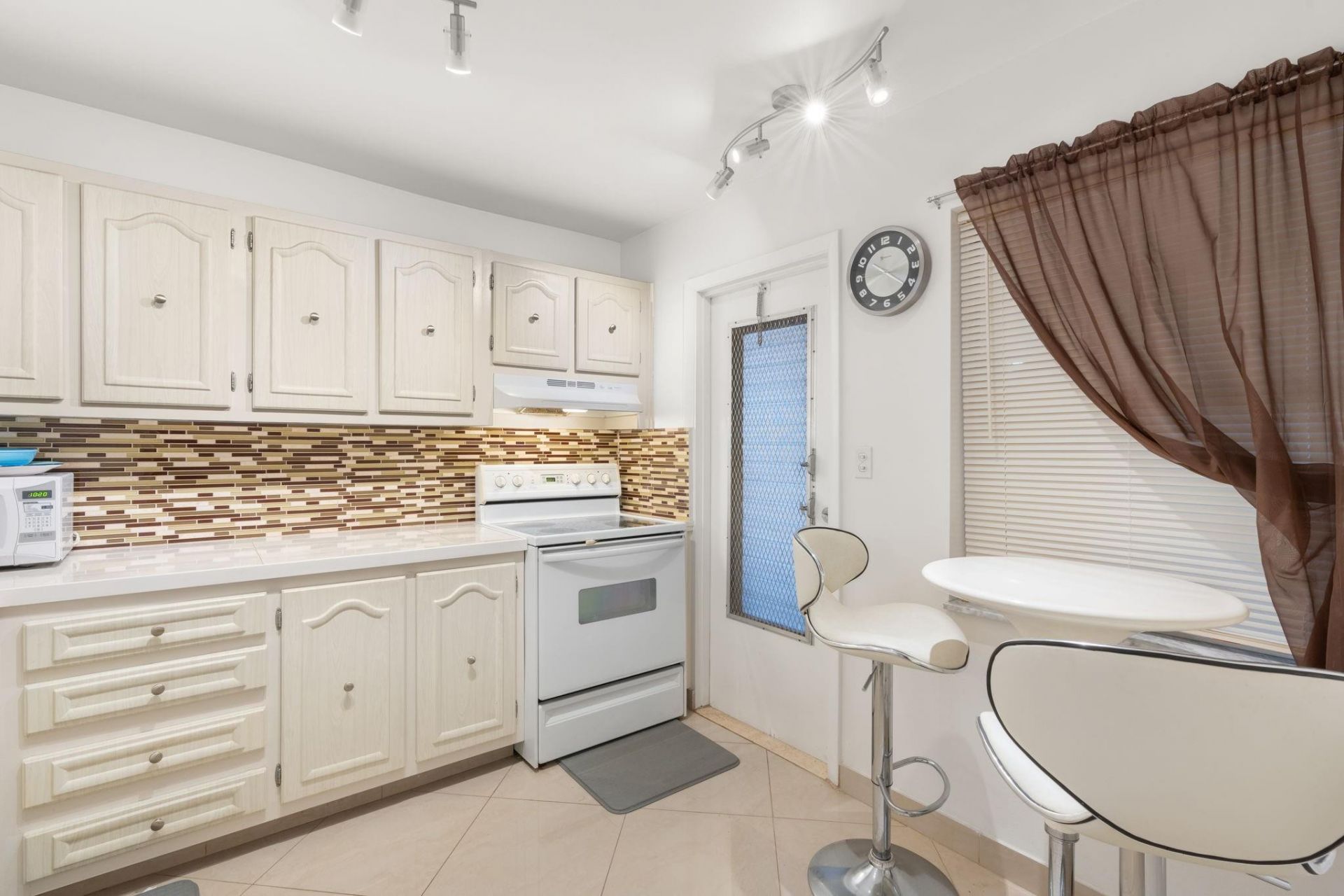 4191 NW 41st Street, Unit 214, Lauderdale Lakes, FL 33319 Photo