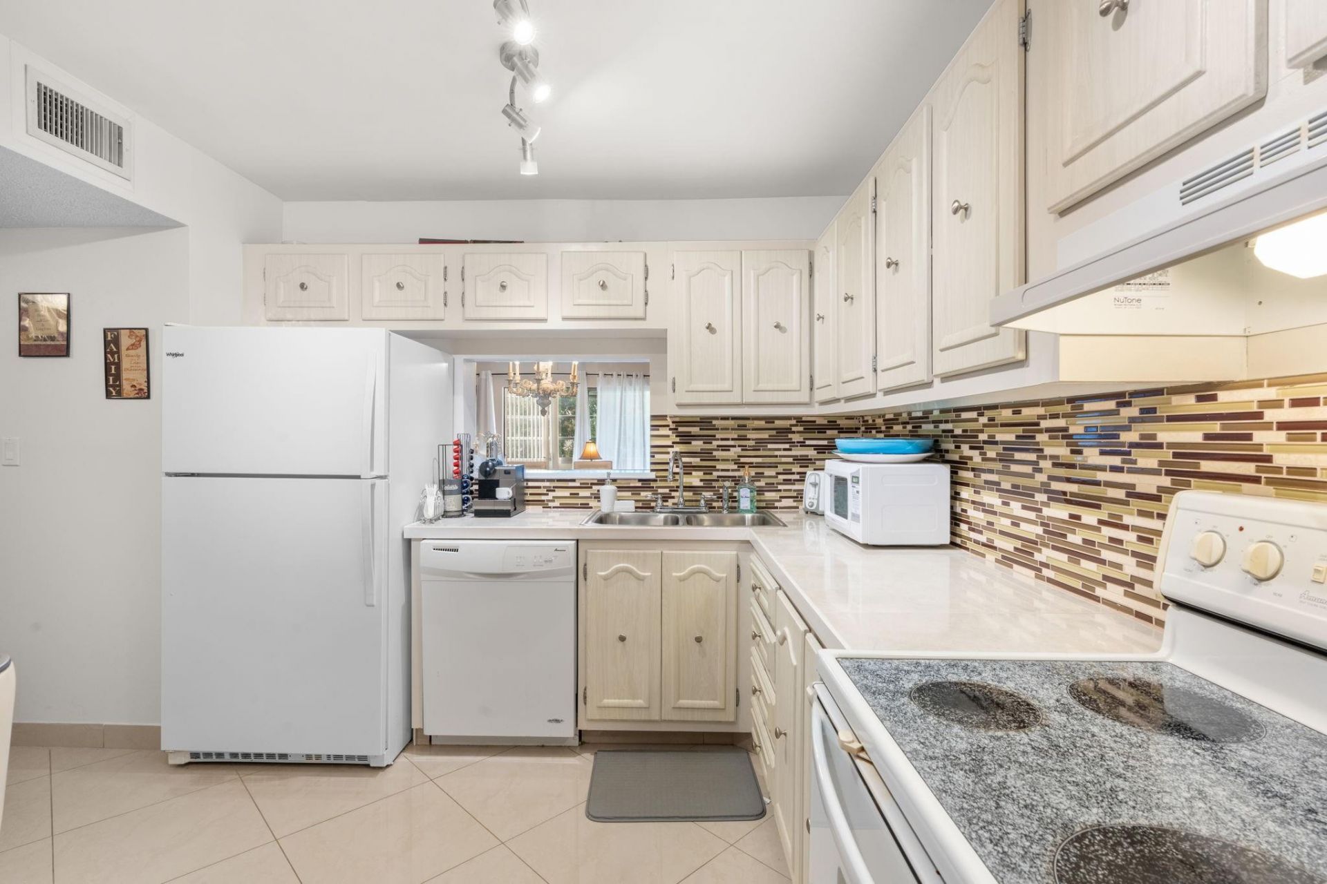 4191 NW 41st Street, Unit 214, Lauderdale Lakes, FL 33319 Photo