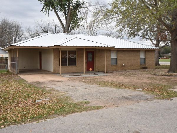 608 Wilkes ST , Smithville, TX 78957
