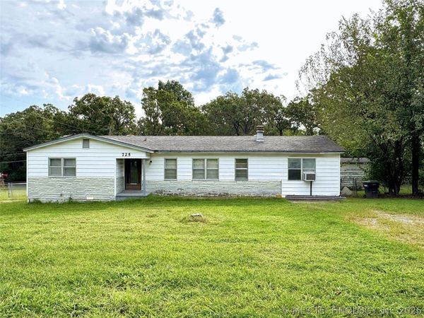 725 Sooner Drive , Tahlequah, OK 74464