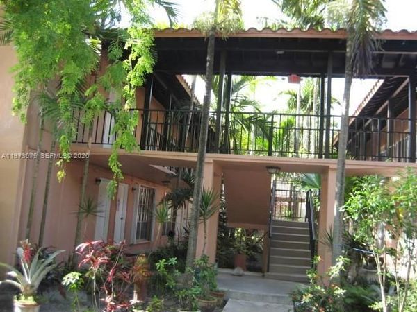 10832 N KENDALL DR, Unit U-6, Miami, FL 33176