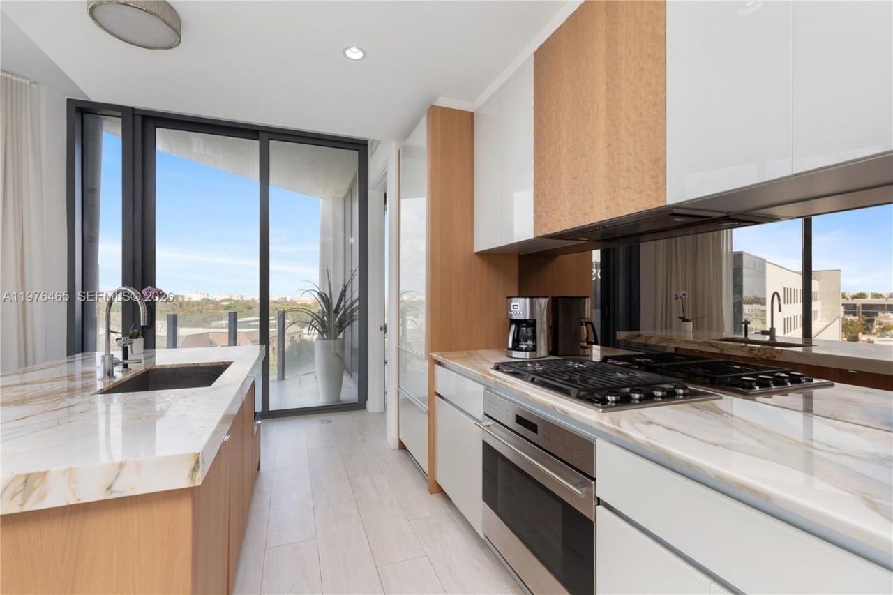 2831 S Bayshore Dr , Unit 808, Miami, FL 33133 Photo