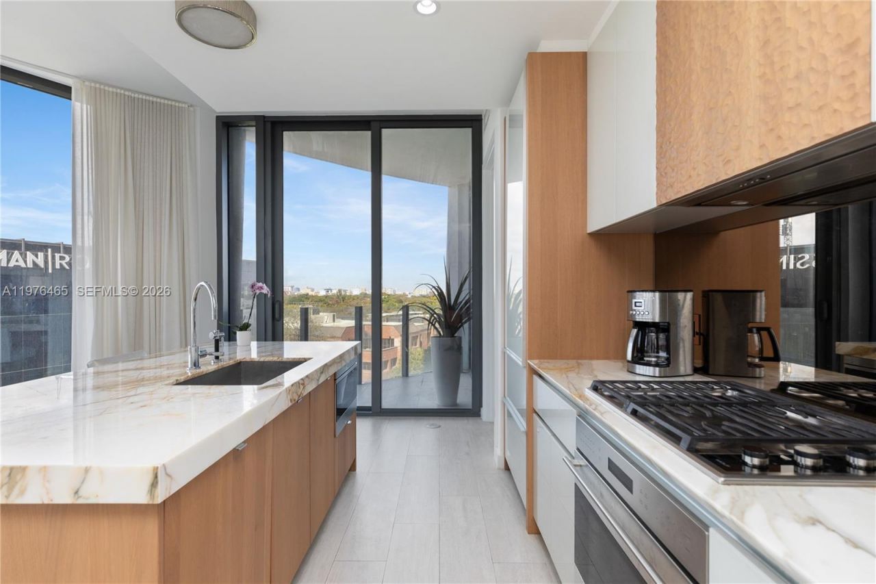 2831 S Bayshore Dr , Unit 808, Miami, FL 33133 Photo