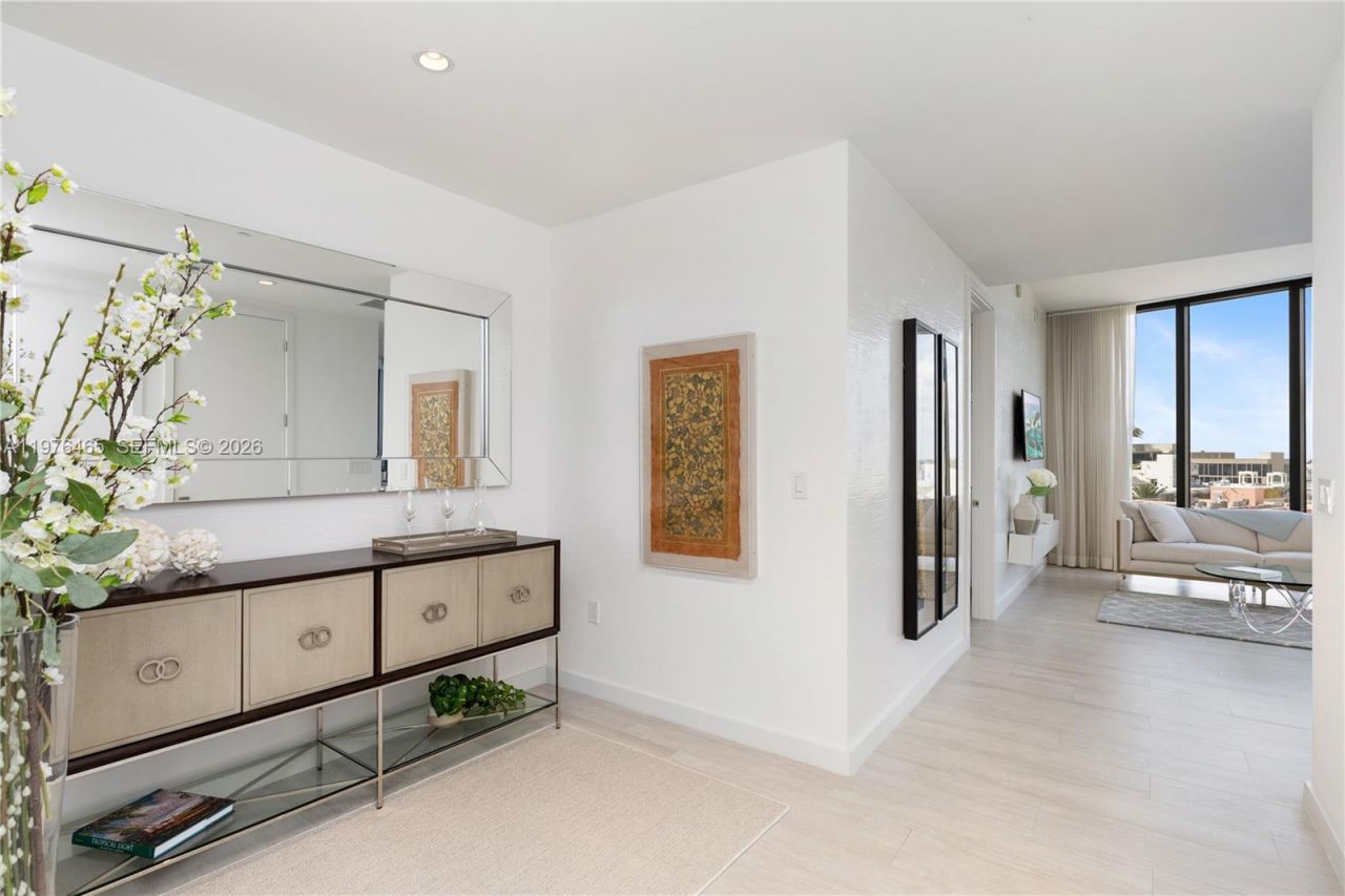 2831 S Bayshore Dr , Unit 808, Miami, FL 33133 Photo