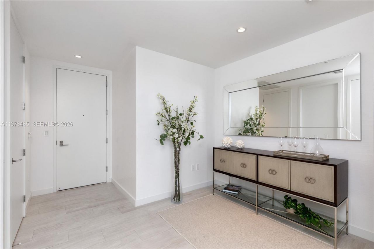 2831 S Bayshore Dr , Unit 808, Miami, FL 33133 Photo