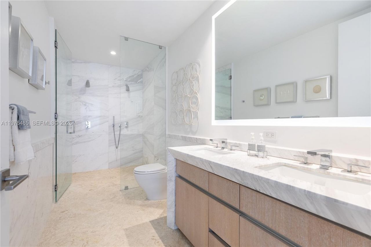 2831 S Bayshore Dr , Unit 808, Miami, FL 33133 Photo