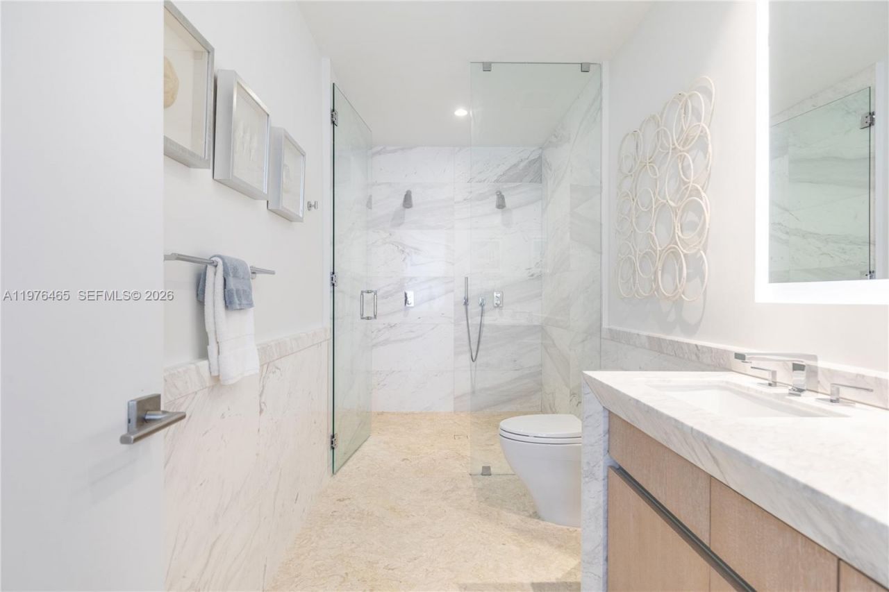 2831 S Bayshore Dr , Unit 808, Miami, FL 33133 Photo